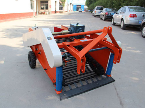 馬鈴薯收獲機(jī)